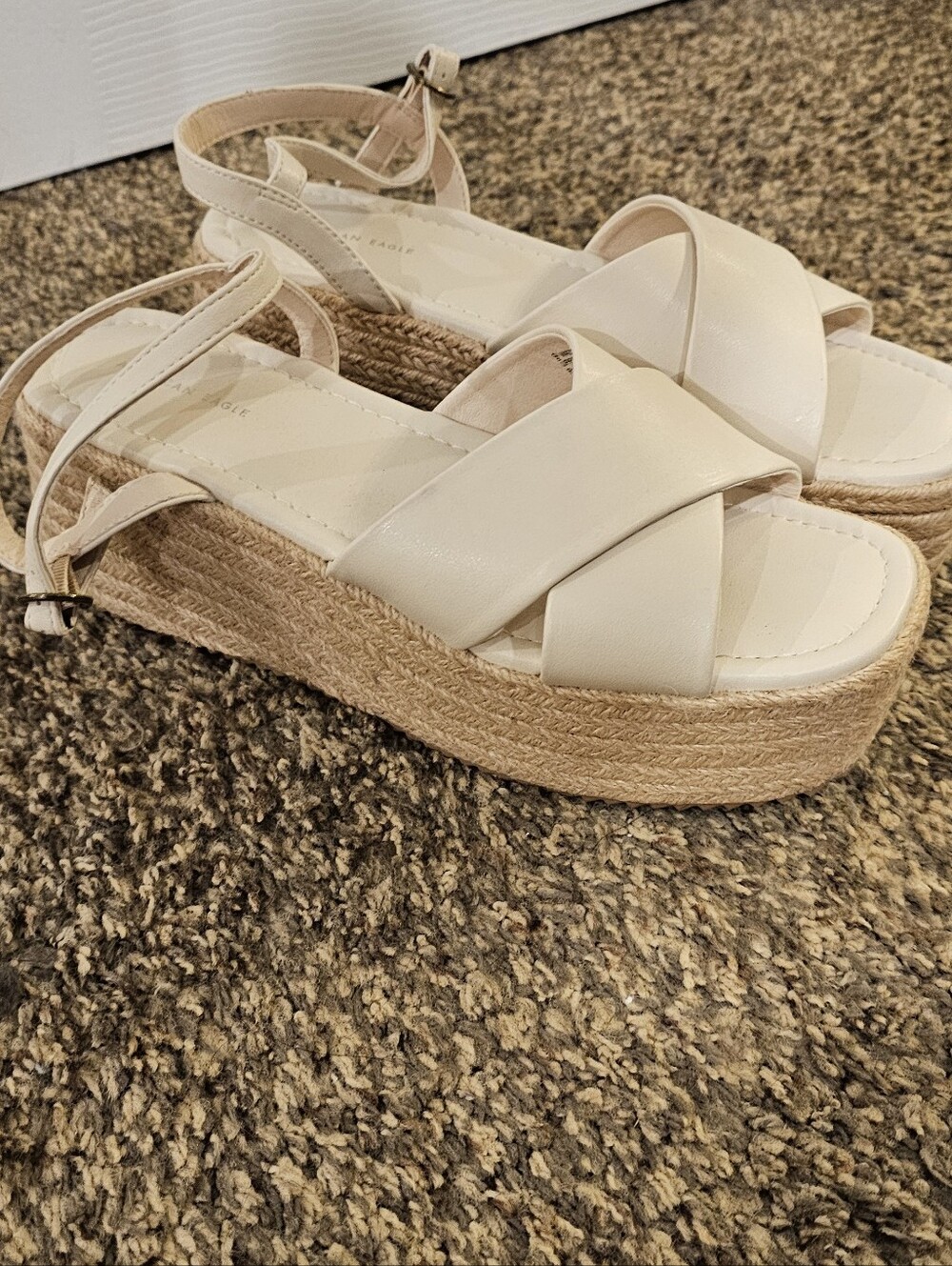 AMERICAN EAGLE Platform Raffia Strappy Sandals off white/cream & tan Size 10